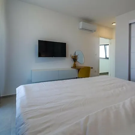 Celi Comfortable Vila Pula