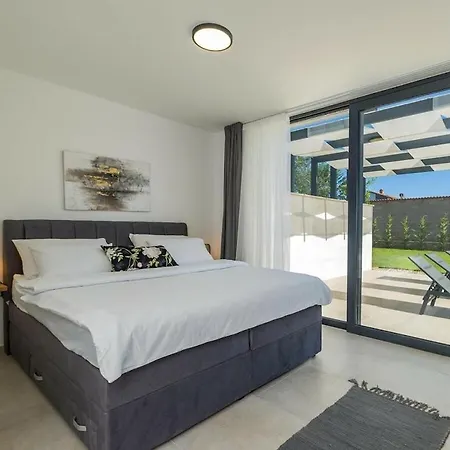 Celi Comfortable Vila Pula
